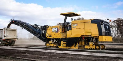 Precision Asphalt Milling Machine Grinding Blacktop iinto dump trailer